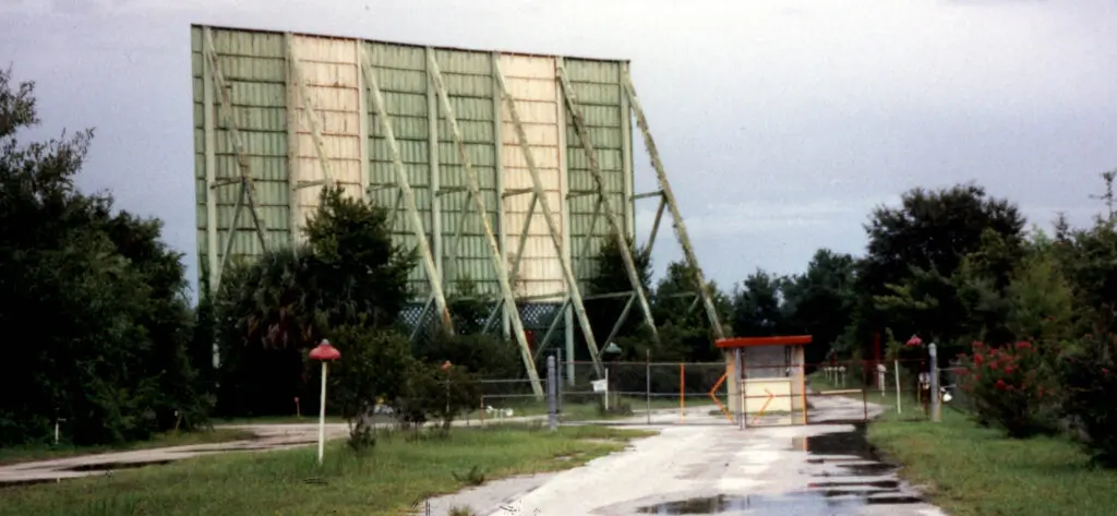 Colonial Drive-in